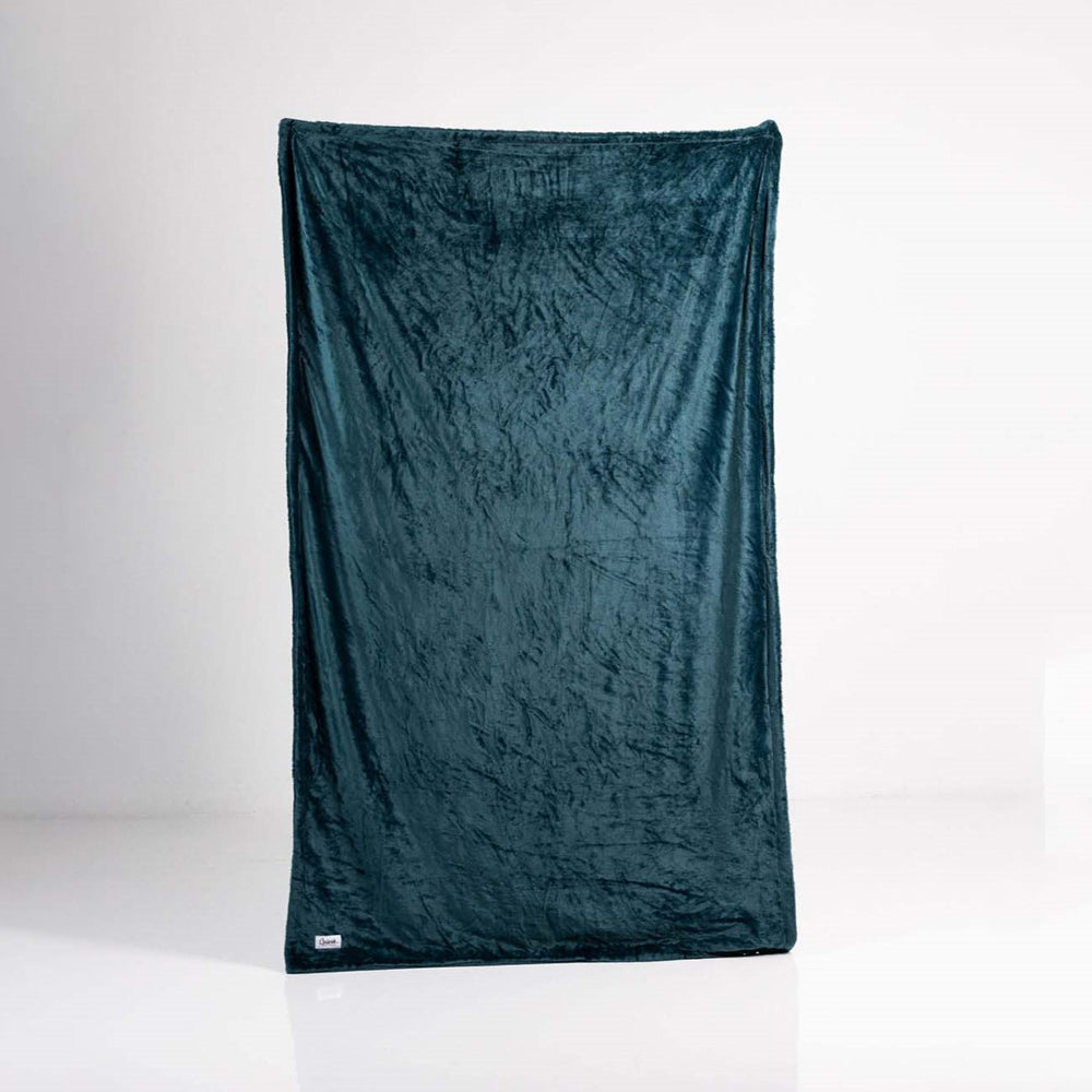Splash Blanket Furlush Medium Emerald Green in plush velvet texture against a white background.