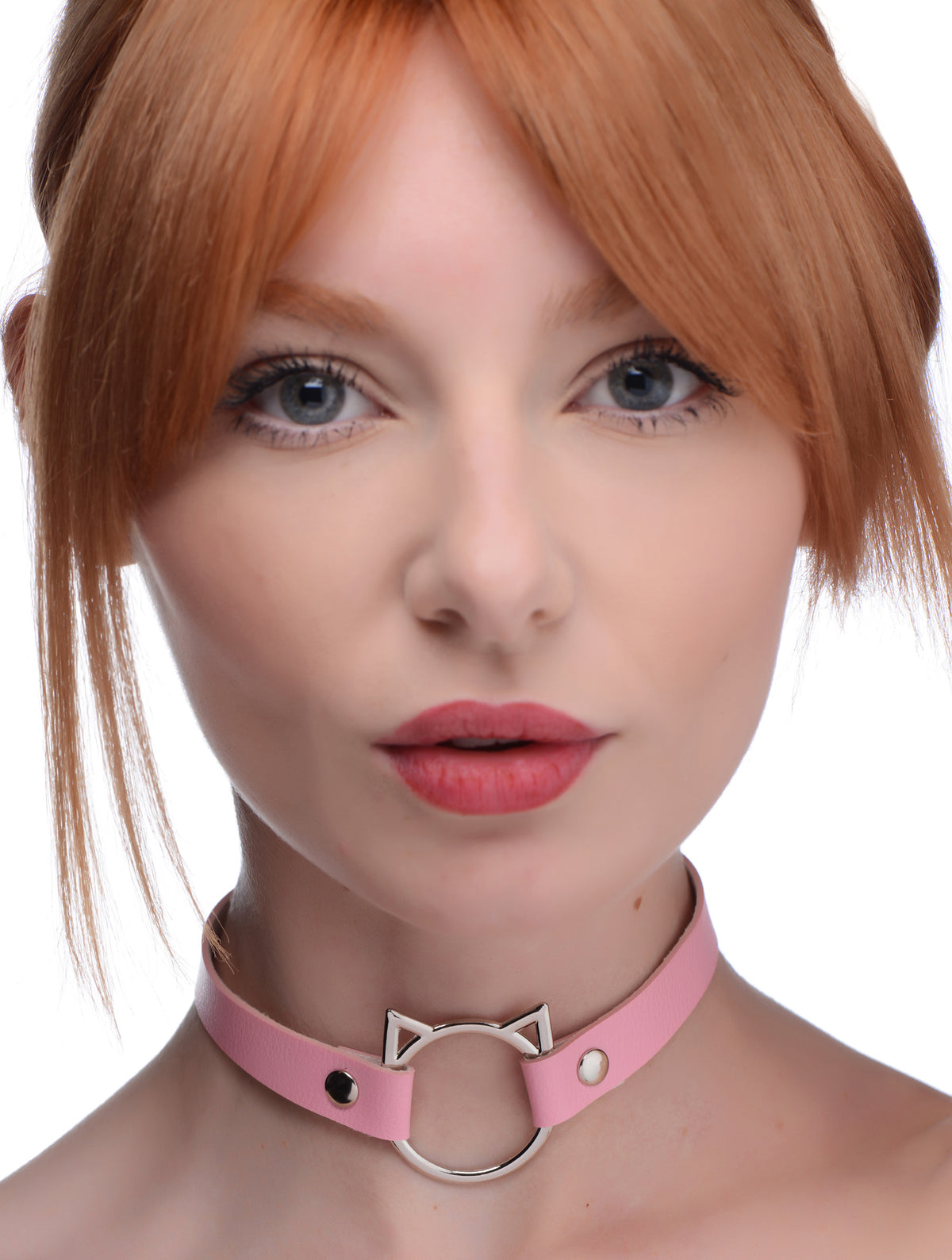 Master Series Kinky Kitty Ring Slim Choker Pink worn by a model, featuring a cat-shaped ring and a delicate pink band.